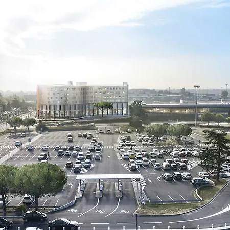 Nh Toulouse Airport 4*